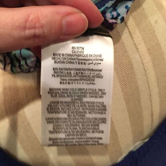 BCBG CIRCLE Infinity Scarf - Picture 4 of 8